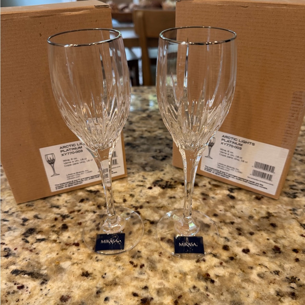 Mikasa Clear Crystal Stem Wine Glasses with Cut Pattern set of 4